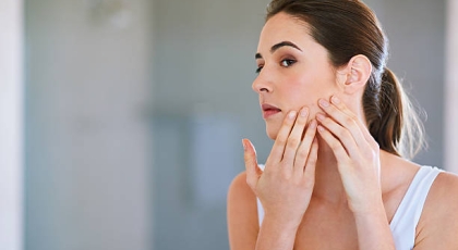 Combaterea acneei: calea spre piele curată